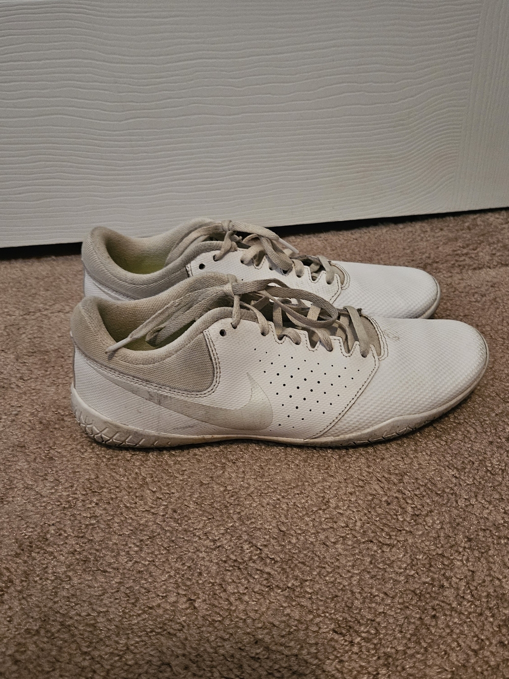 Nike Women's White and Light Gray Low-Profile Training Sneakers
